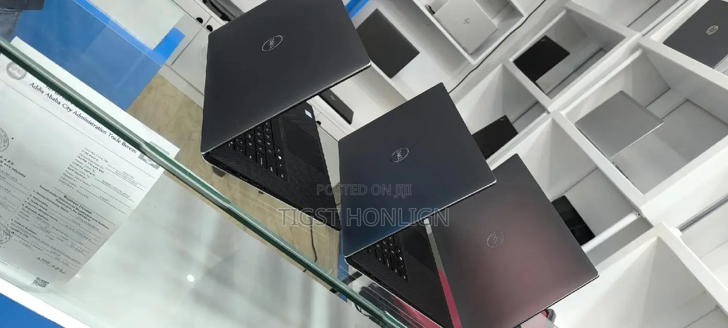 New Laptop Dell Precision 15 3520 16GB Intel Core i7 SSD 512GB