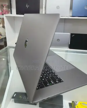 New Laptop Apple MacBook Pro 2019 16GB Intel Core I7 SSD 512GB