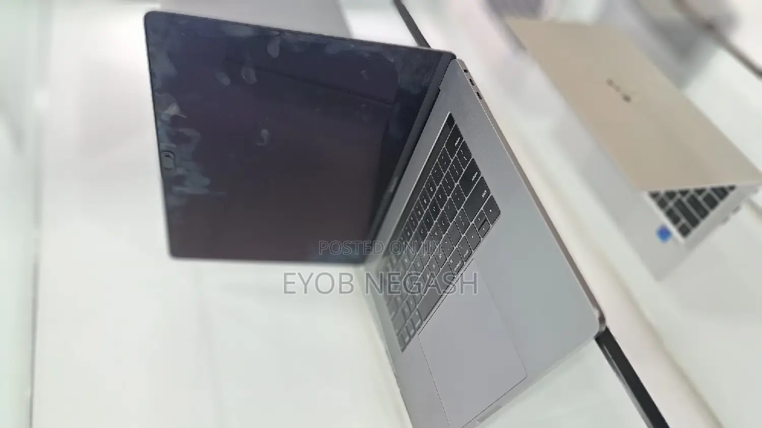 New Laptop Apple MacBook Air 2023 M2 8GB Apple M3 Max SSD 256GB