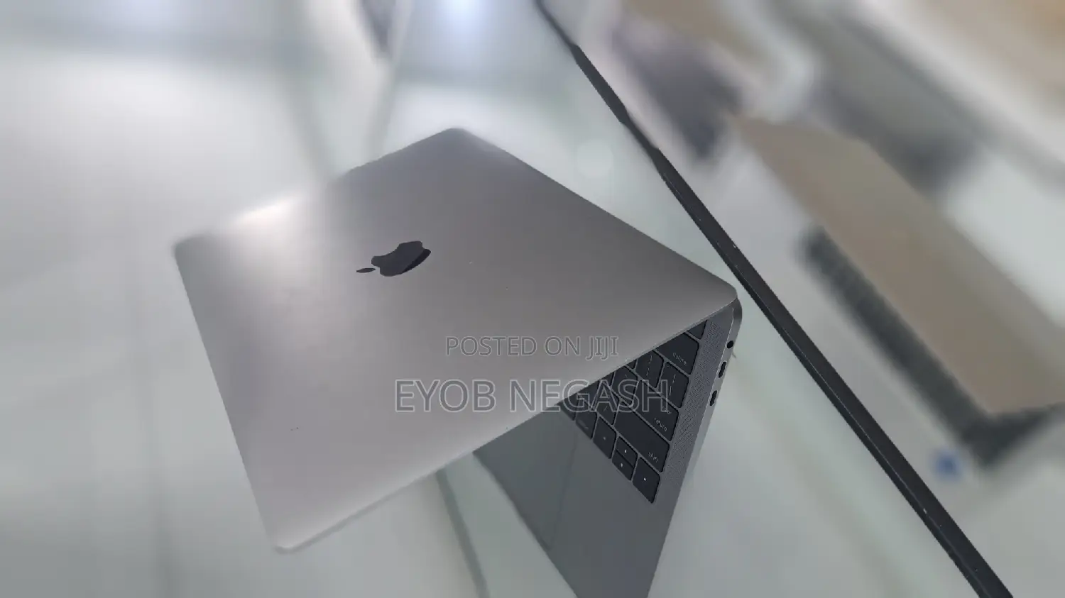 New Laptop Apple MacBook Air 2023 M2 8GB Apple M3 Max SSD 256GB