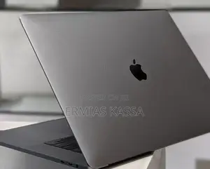 Photo - New Laptop Apple MacBook 2018 32GB Intel Core I9 SSD 1T