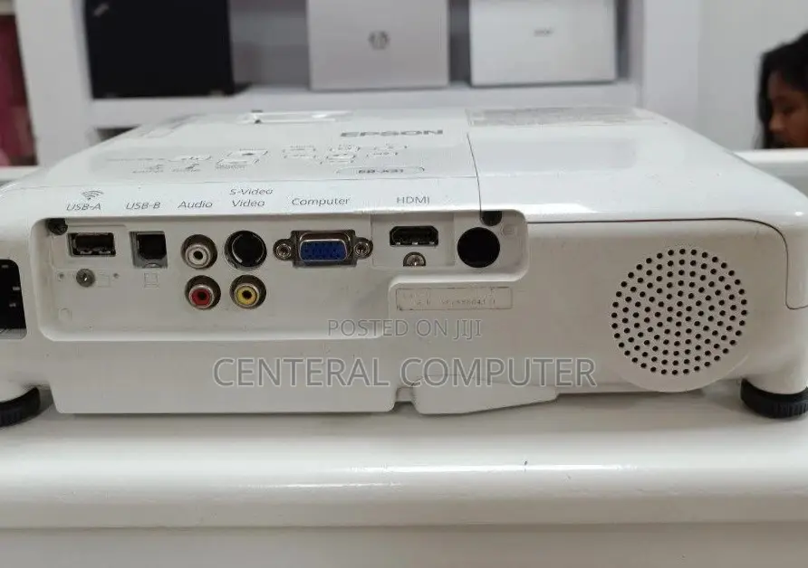 Used Epson EB- X31 Projector 
Resolution :1024 X 768