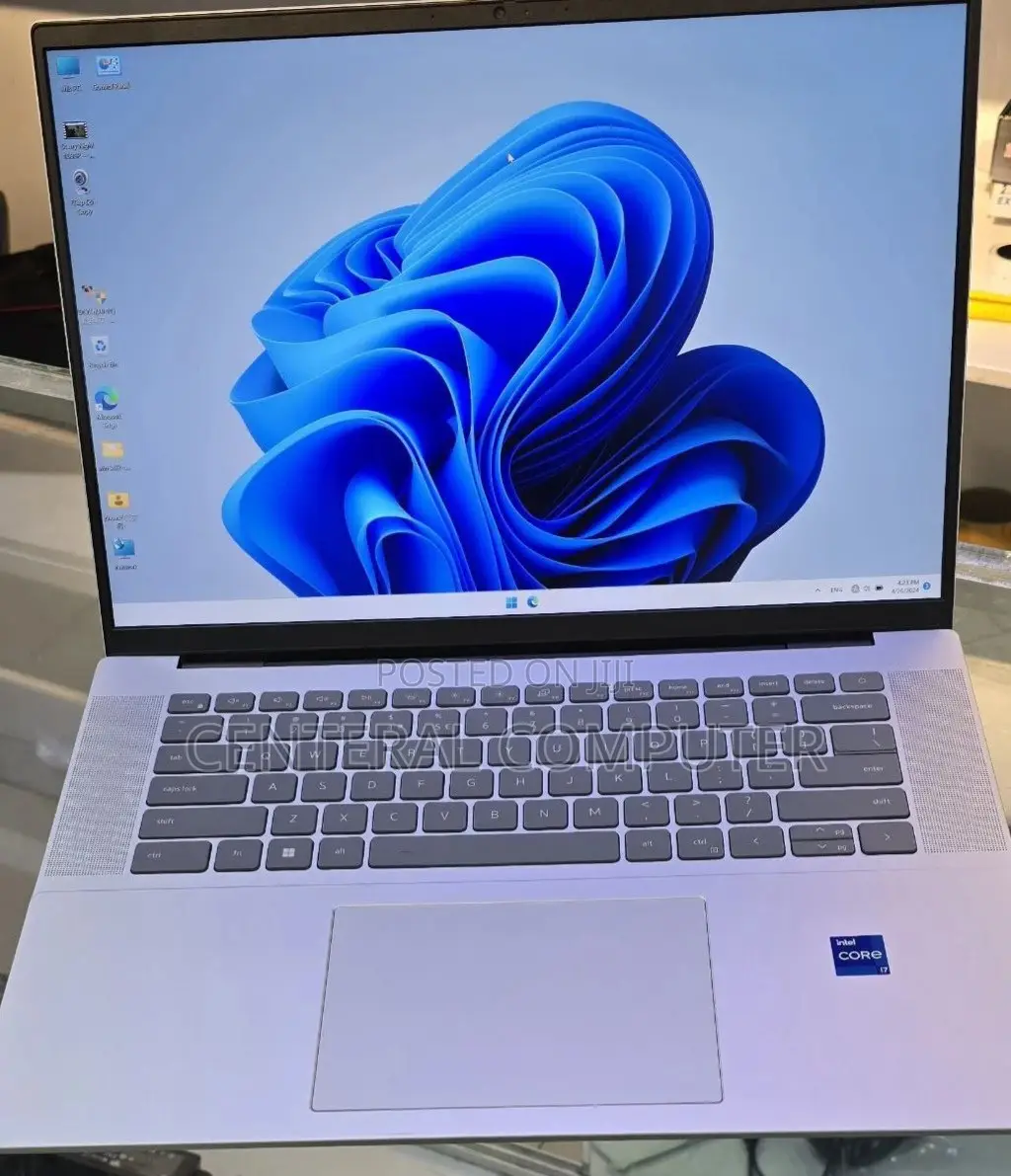 New Laptop Dell Inspiron 16 5620 16GB Intel Core I7 SSD 512GB