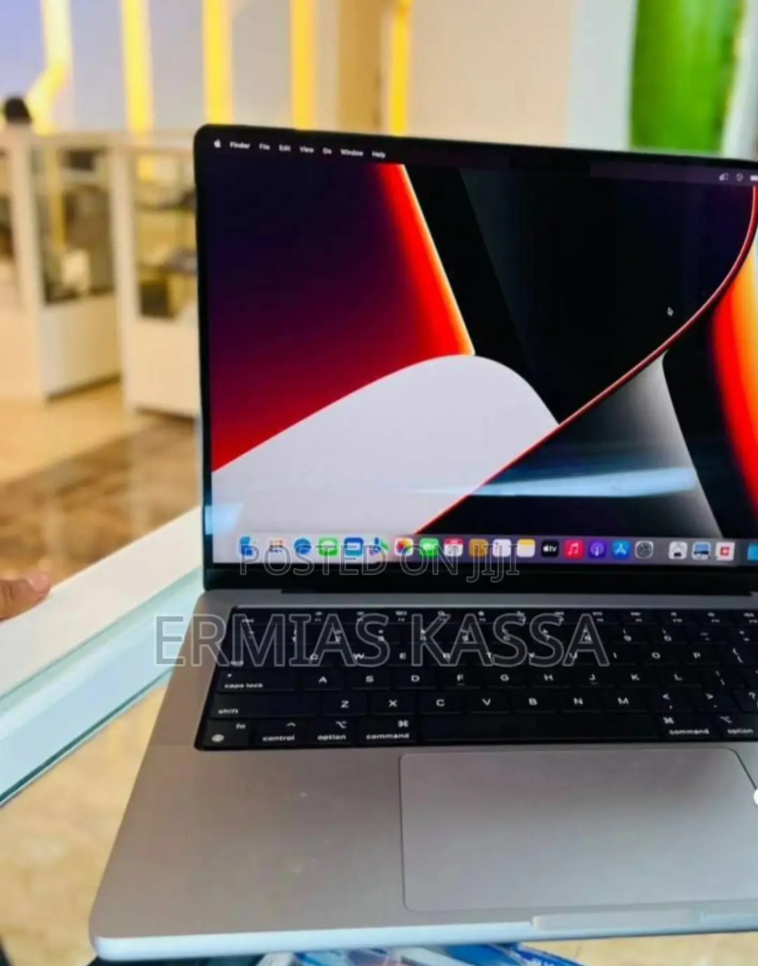 New Laptop Apple MacBook Pro 2021 M1 16GB Apple M1 Pro SSD 512GB