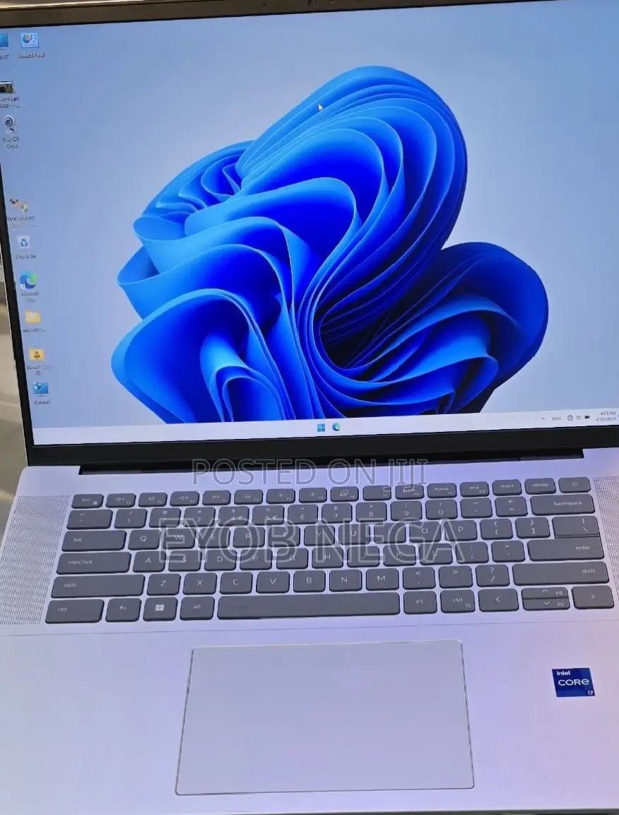 New Laptop Dell Inspiron 16 5620 16GB Intel Core I7 SSD 512GB