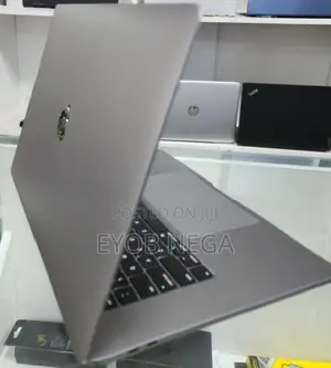 New Laptop Apple MacBook Pro 2019 16GB Intel Core I7 SSD 512GB
