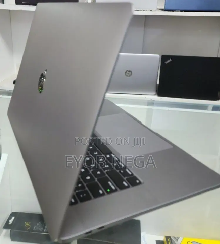 New Laptop Apple MacBook Pro 2019 16GB Intel Core I7 SSD 512GB