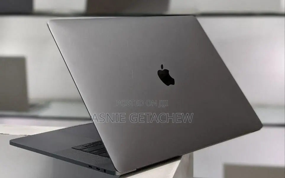 New Laptop Apple MacBook 2018 8GB Intel Core I9 SSD 512GB