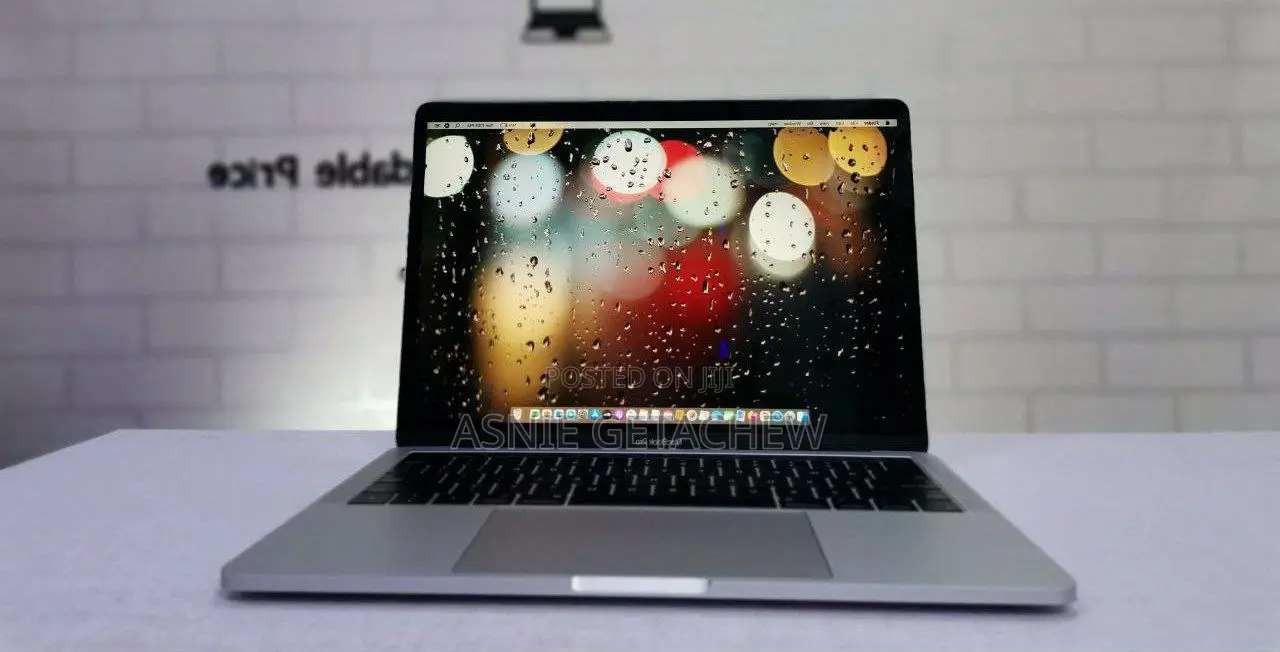 New Laptop Apple MacBook 2018 8GB Intel Core I9 SSD 512GB