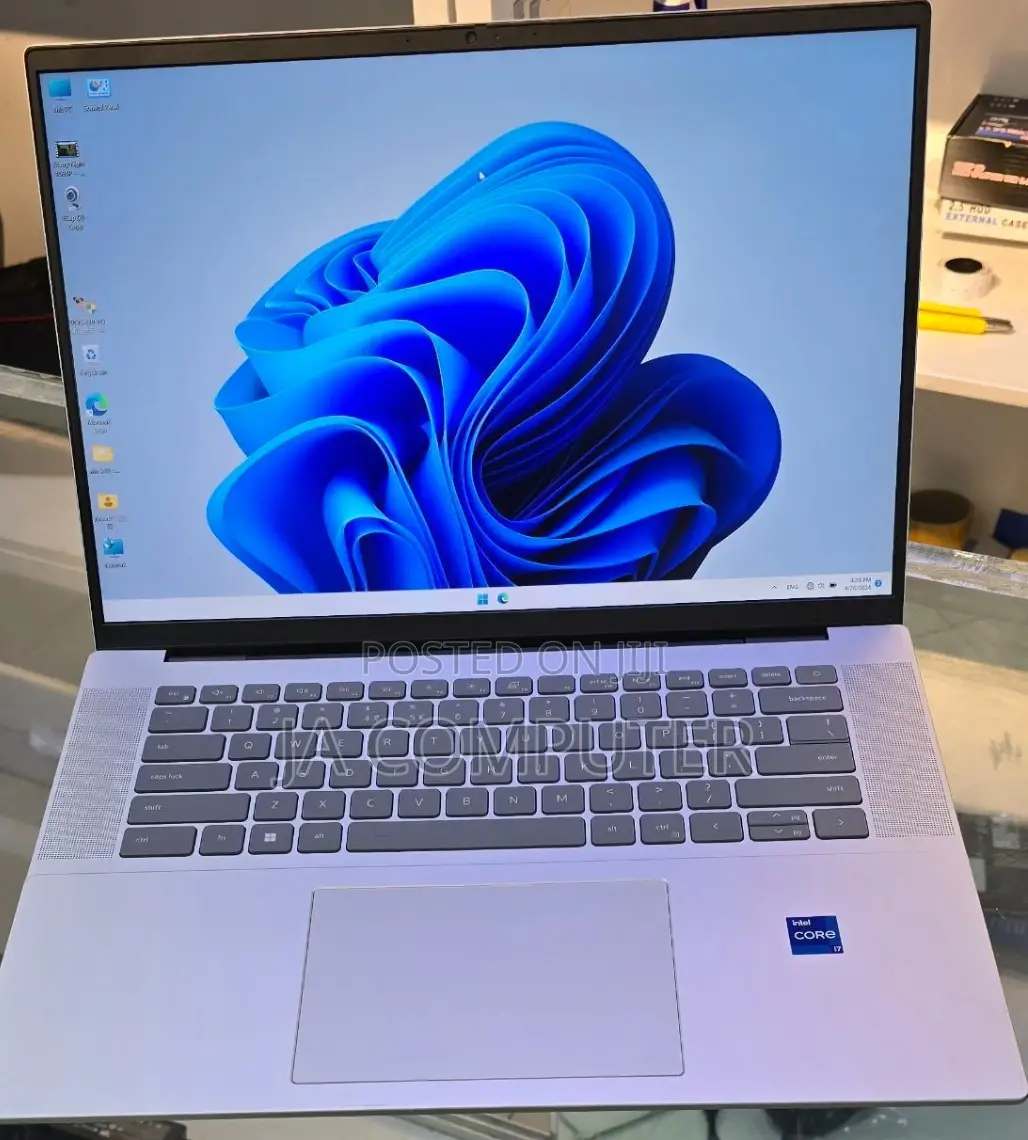 New Laptop Dell Inspiron 15 16GB Intel Core I7 SSD 512GB