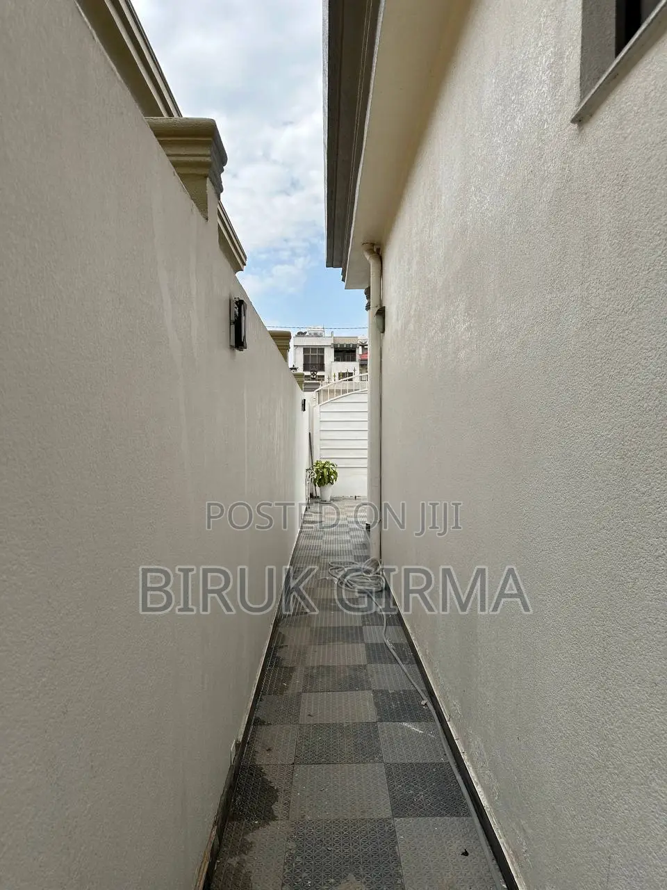 Furnished 3bdrm Villa in Bole for sale