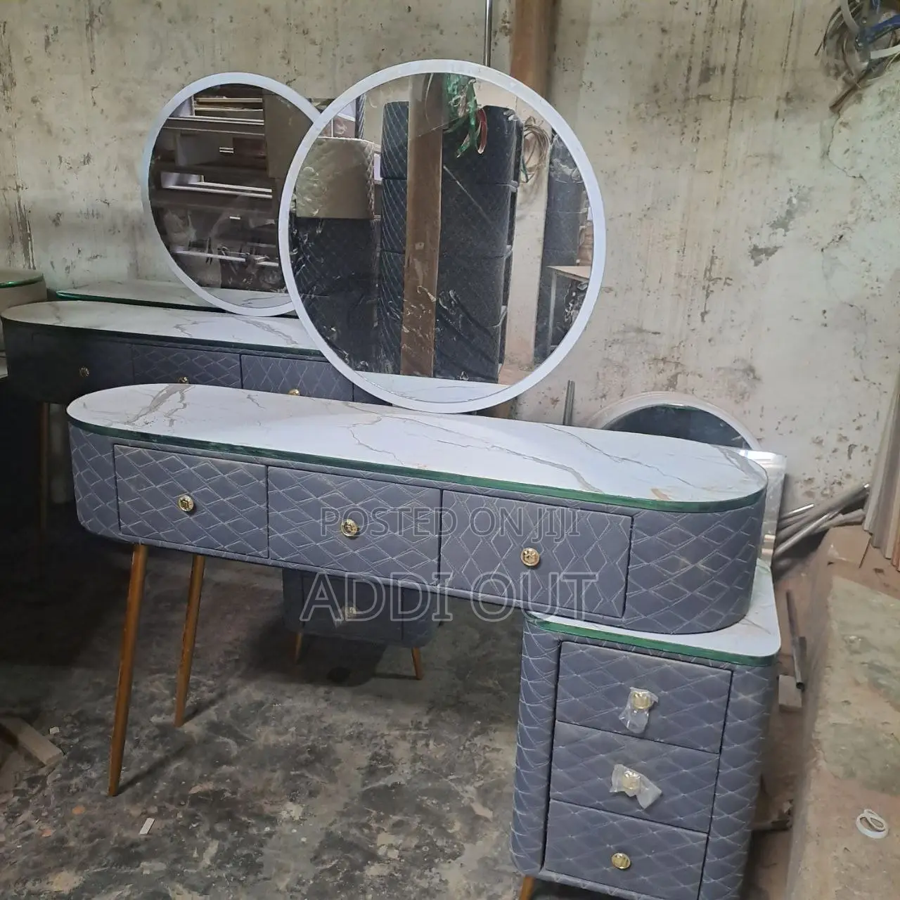 ድሬሲግ ቴል/Dressing Table
