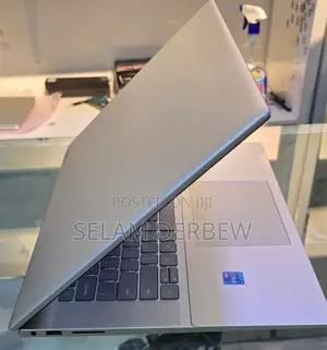 New Laptop Dell Inspiron 16 5620 16GB Intel Core I7 SSD 512GB