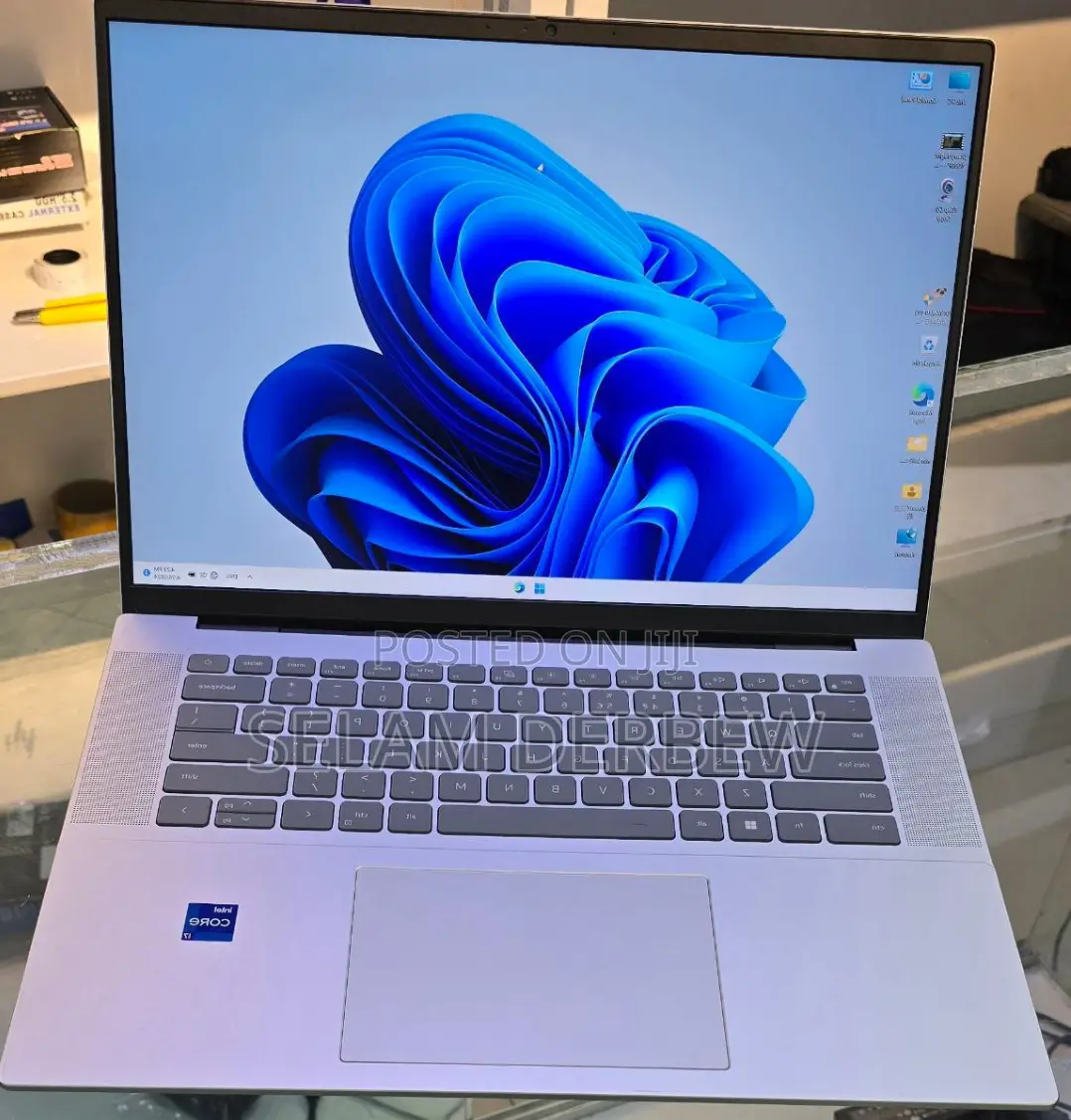 New Laptop Dell Inspiron 16 5620 16GB Intel Core I7 SSD 512GB