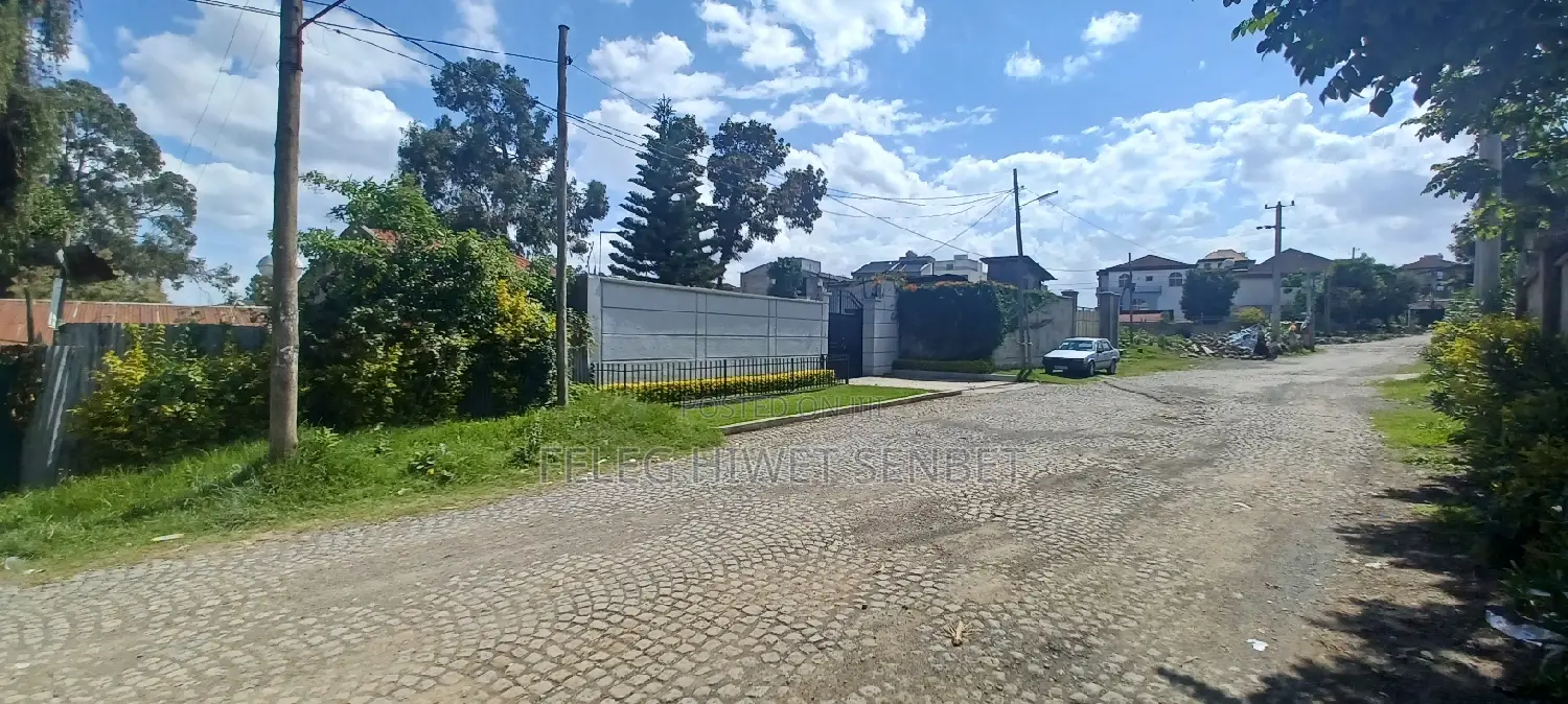 የሚሸጥ ለማንኛውም አይነት ግንባታ መሆን የሚችል ቦታ