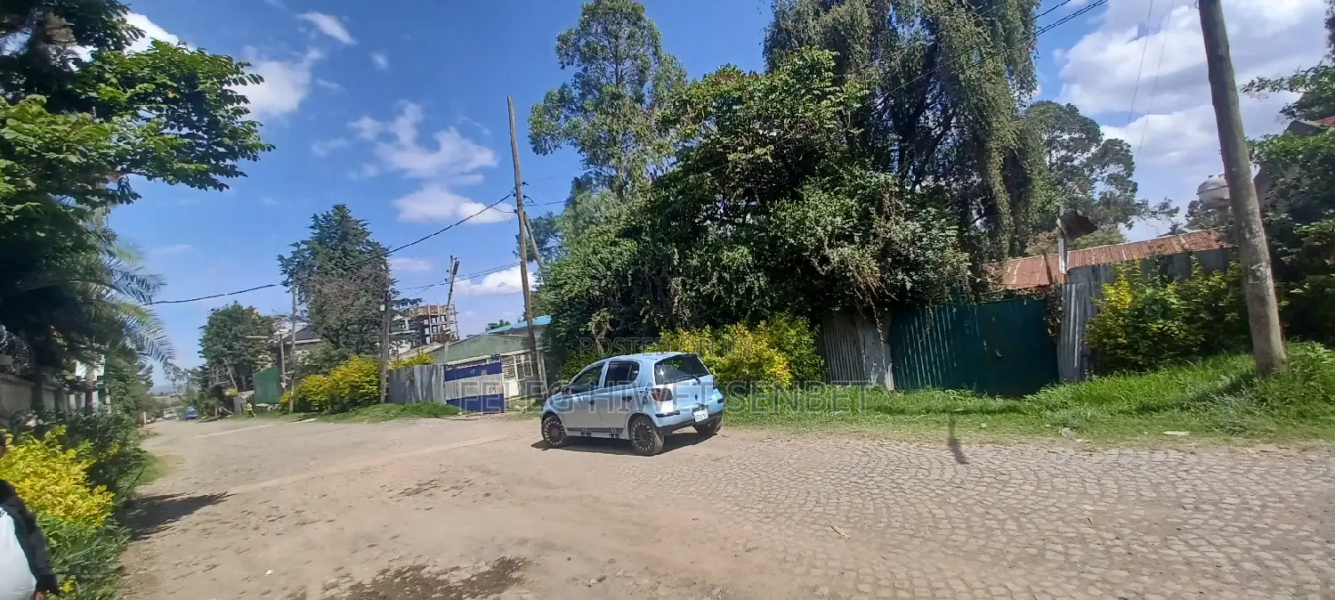 የሚሸጥ ለማንኛውም አይነት ግንባታ መሆን የሚችል ቦታ