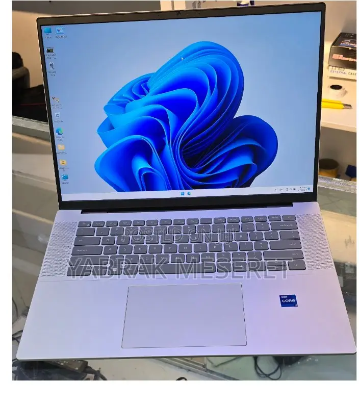 New Laptop Dell Inspiron 16 7630 16GB Intel Core I7 SSD 1T