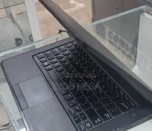 New Laptop Dell Latitude 3180 4GB Intel Core I5 HDD 500GB