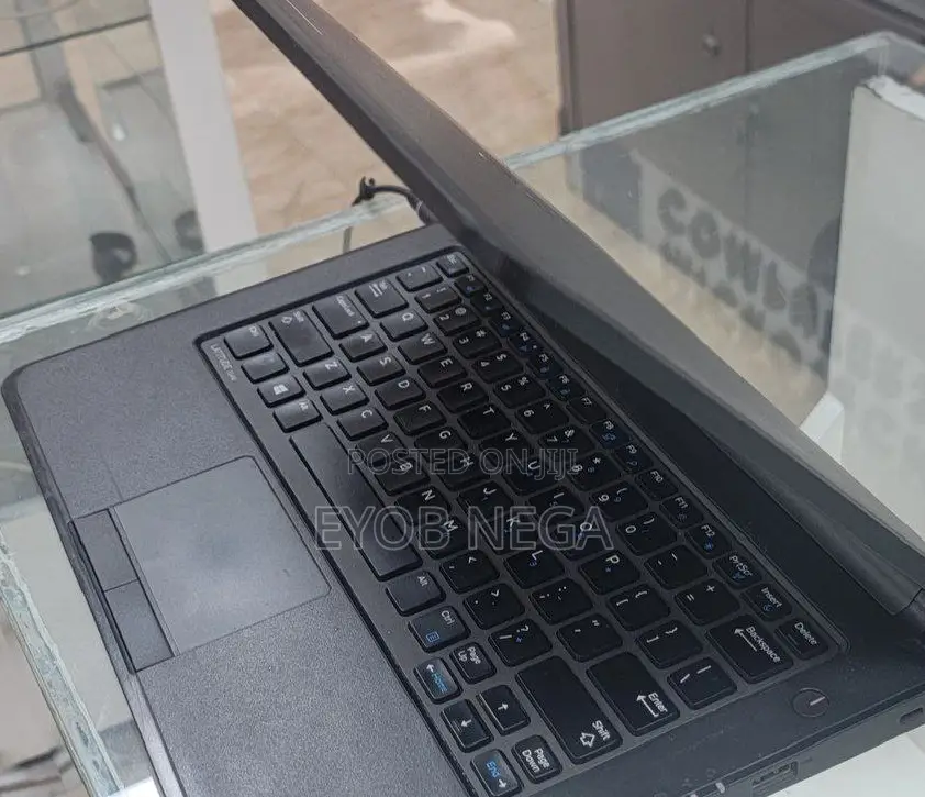 New Laptop Dell Latitude 3180 4GB Intel Core I5 HDD 500GB