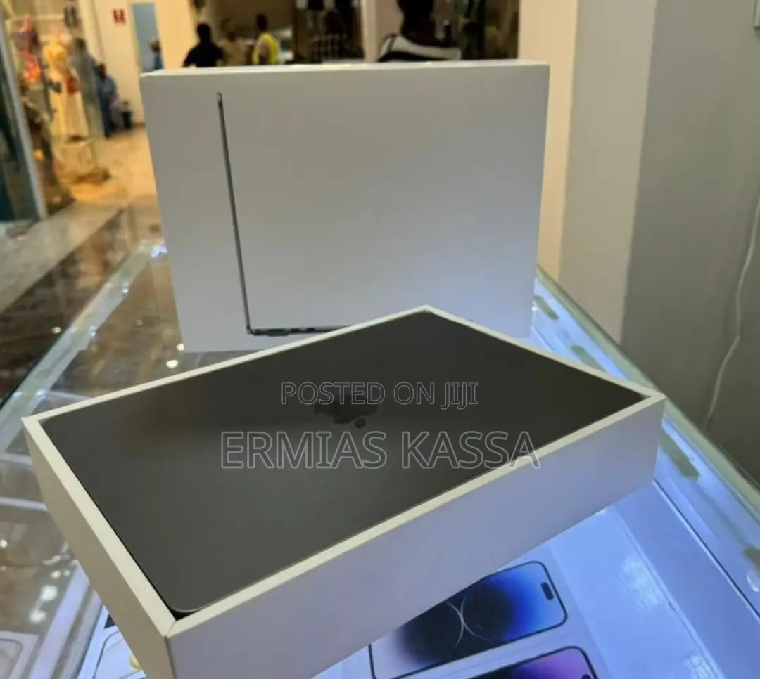 New Laptop Apple MacBook Air 2022 M2 8GB Apple M2 SSD 256GB