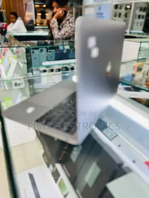 Laptop Apple MacBook Pro 2017 8GB Intel Core I5 SSD 256GB