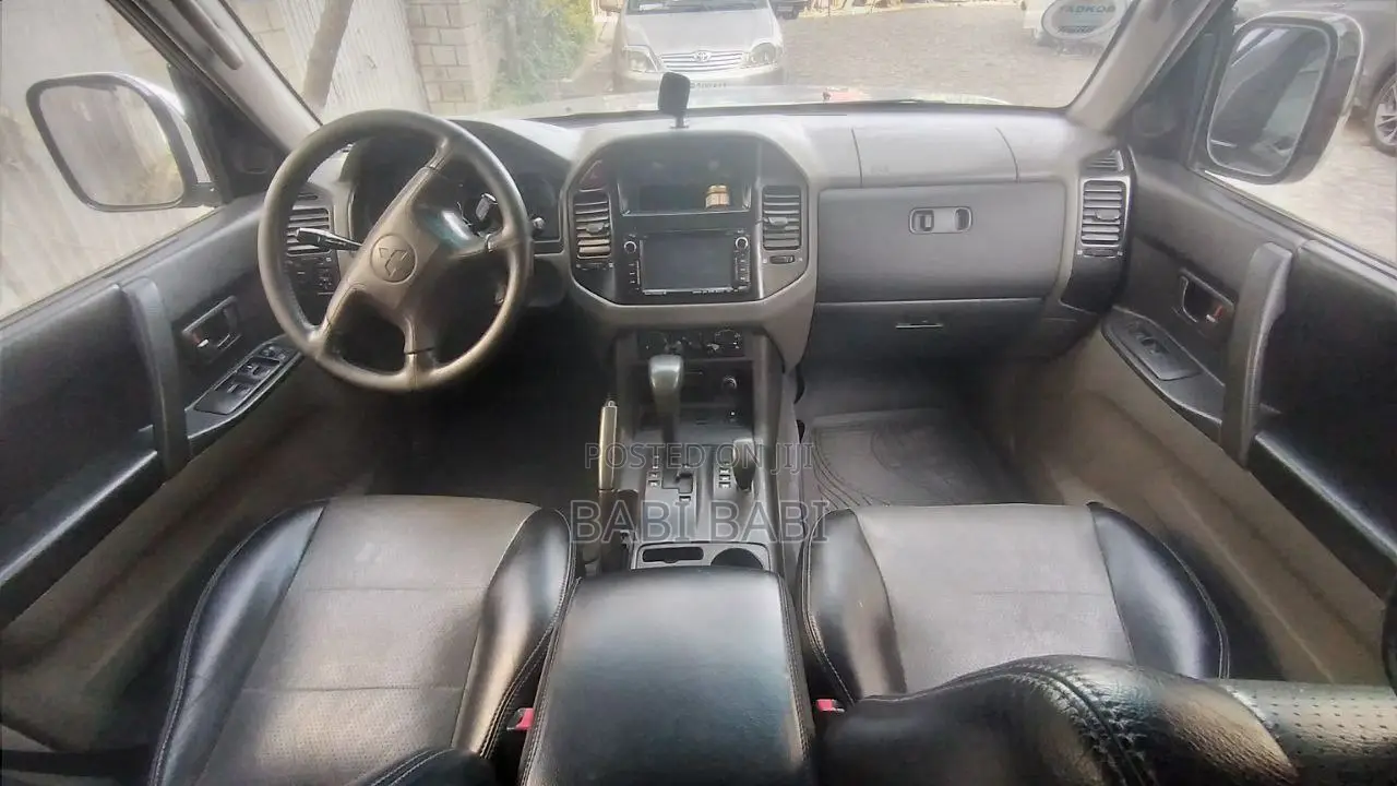 Mitsubishi Pajero 2003 Gray