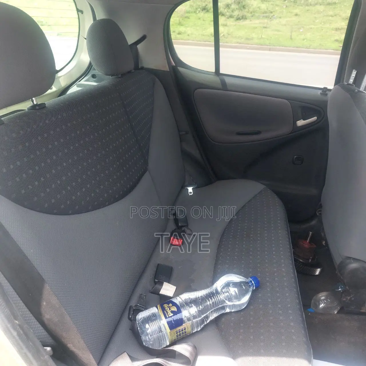 Toyota Vitz 2004 Silver