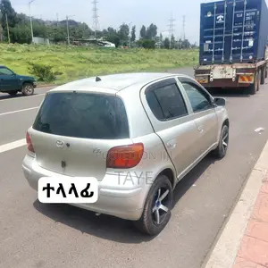 Toyota Vitz 2004 Silver