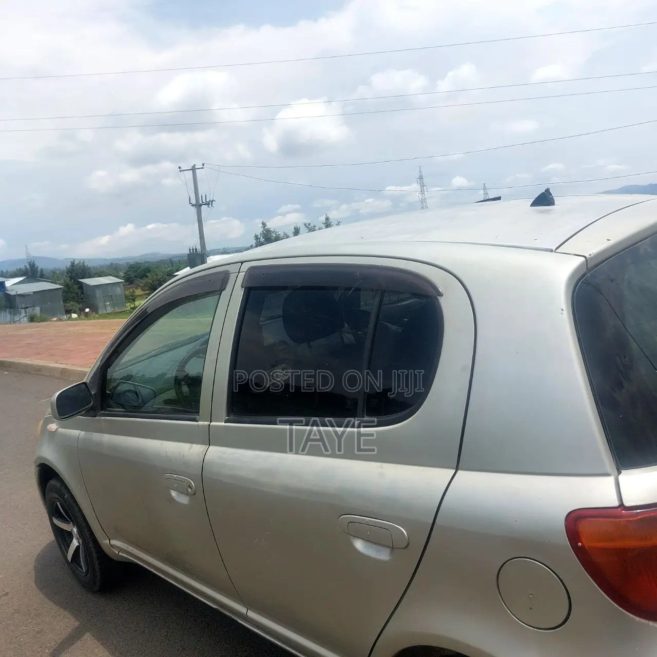 Toyota Vitz 2004 Silver