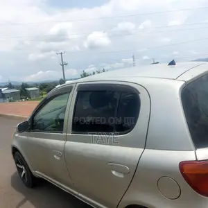 Toyota Vitz 2004 Silver