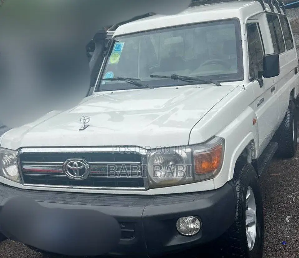 Toyota Land Cruiser 2011 White