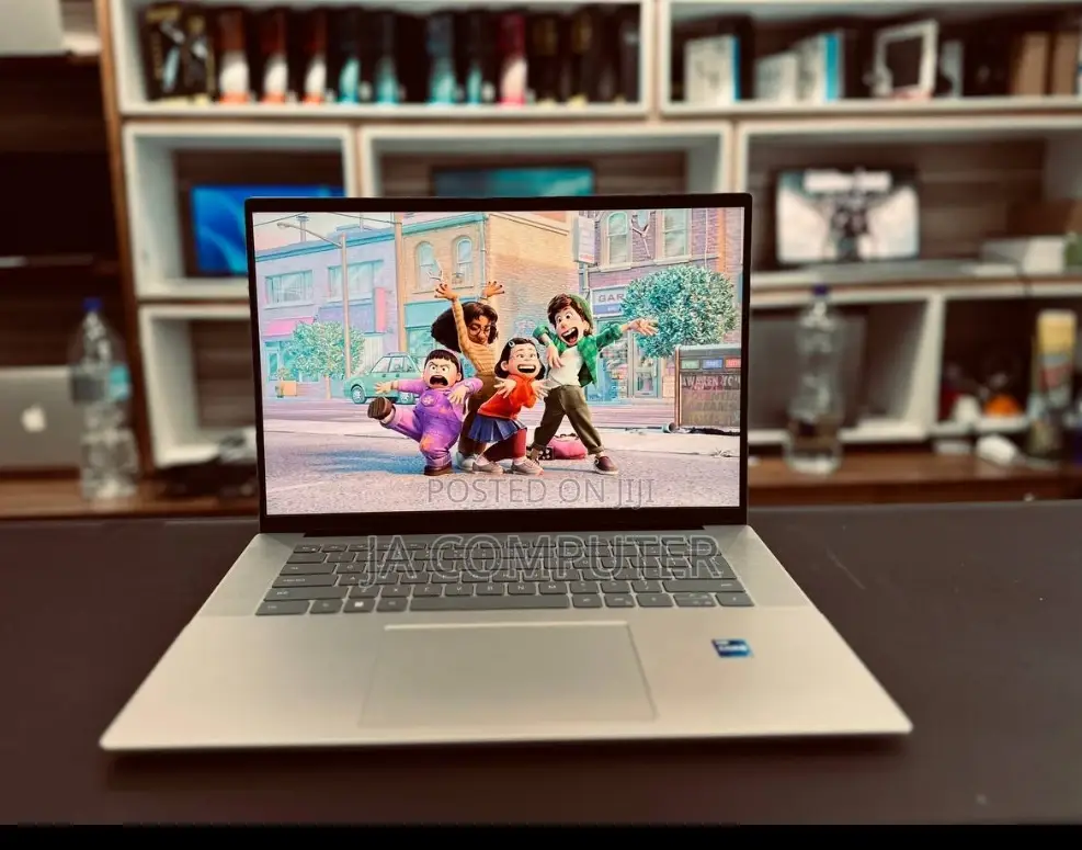 New Laptop Dell Inspiron 16 5620 16GB Intel Core I7 SSD 512GB