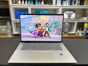 Photo - New Laptop Dell Inspiron 16 5620 16GB Intel Core I7 SSD 512GB