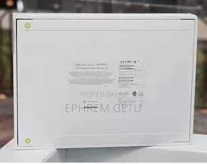 Photo - New Laptop Apple MacBook Air 2022 M2 8GB Apple M3 SSD 256GB