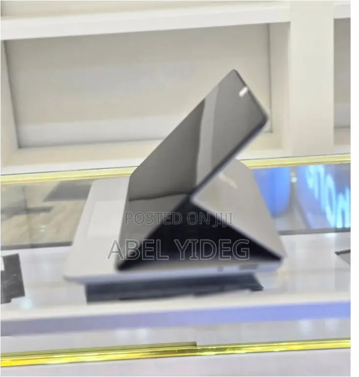 New Laptop Microsoft Surface 32GB Intel Core I7 SSD 1T