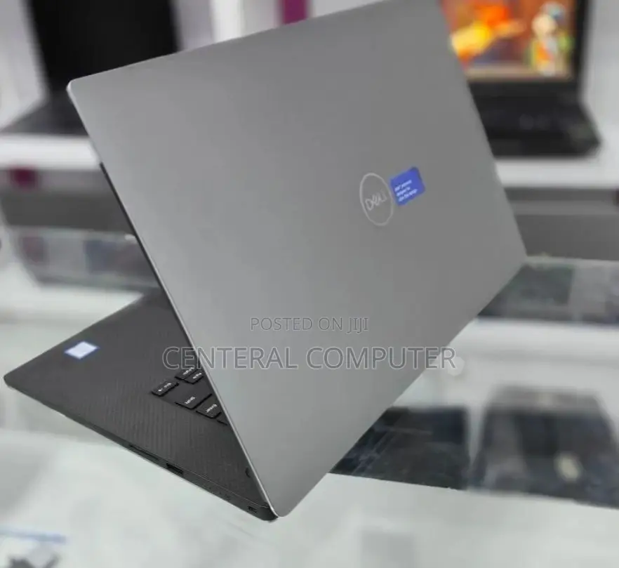 New Laptop Dell Precision 15 7520 16GB Intel Core I7 SSD 512GB