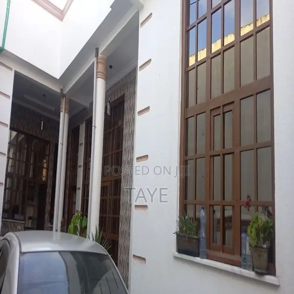 4bdrm House in Akaky Kaliti for sale