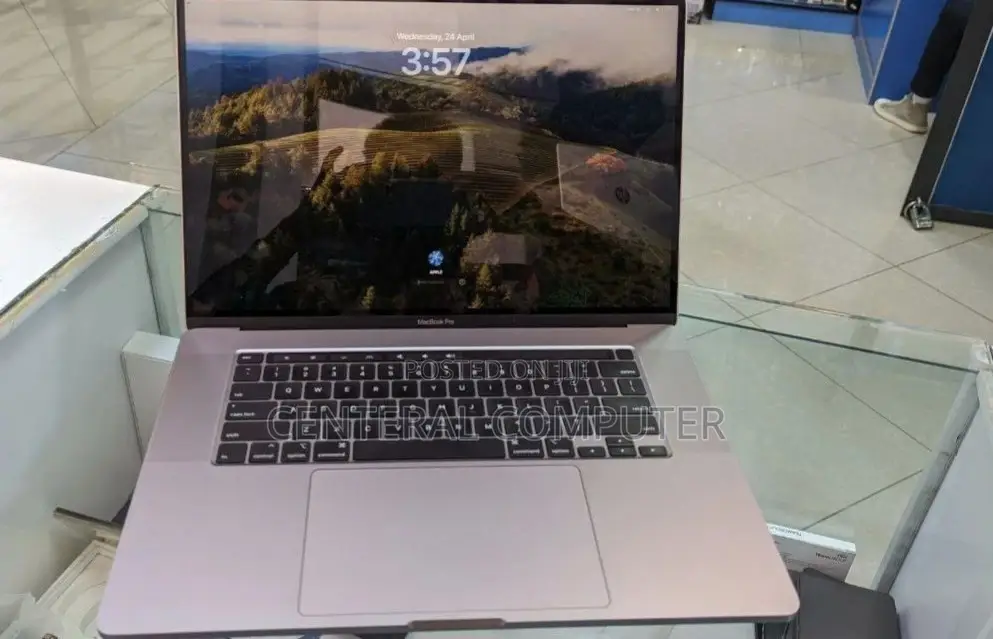 New Laptop Apple MacBook Pro 2019 32GB Intel Core I9 SSD 512GB