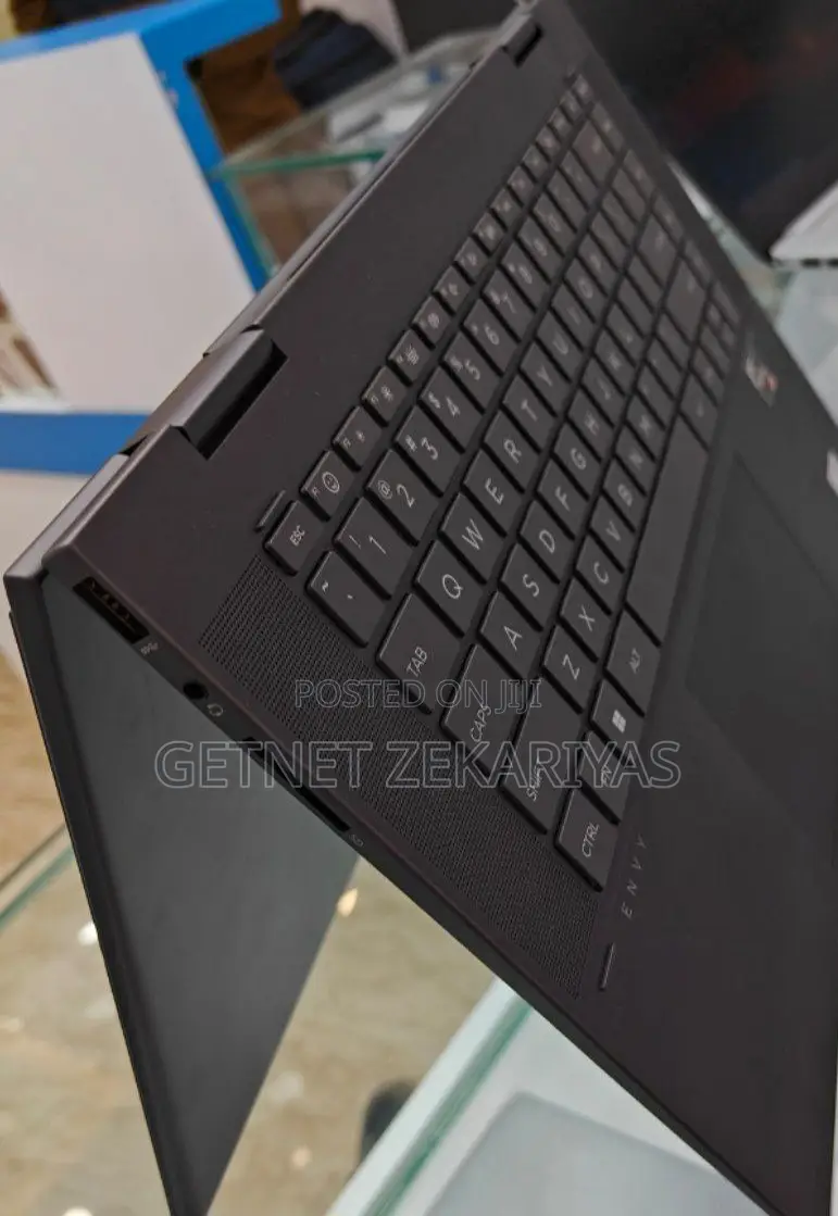 New Laptop HP Envy X360 8GB AMD Ryzen 5 SSD 512GB