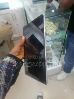 New Apple iPad 10.2 (2020) 64 GB Gray