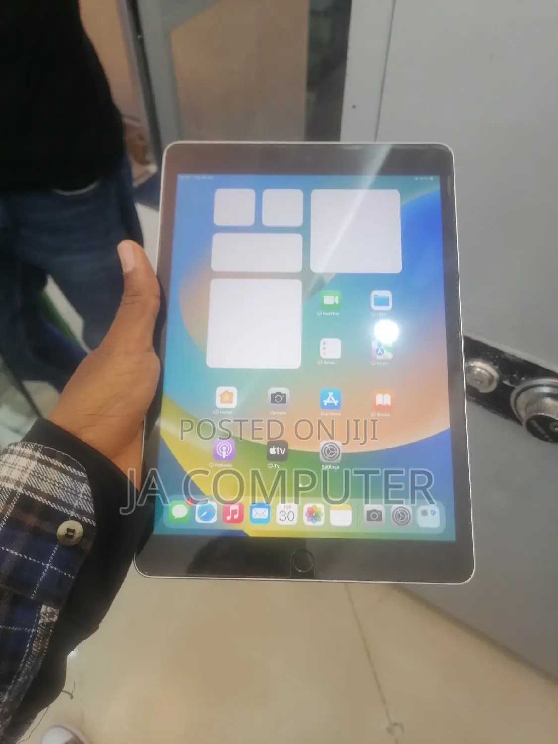 New Apple iPad 10.2 (2020) 64 GB Gray