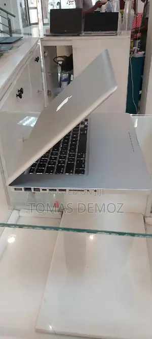 New Laptop Apple MacBook Pro 2011 4GB Intel Core I7 SSD 750GB