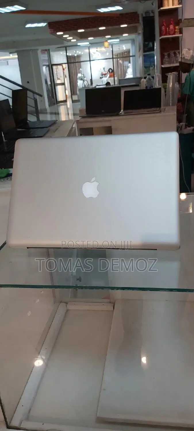 New Laptop Apple MacBook Pro 2011 4GB Intel Core I7 SSD 750GB