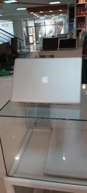 New Laptop Apple MacBook Pro 2011 4GB Intel Core I7 SSD 750GB