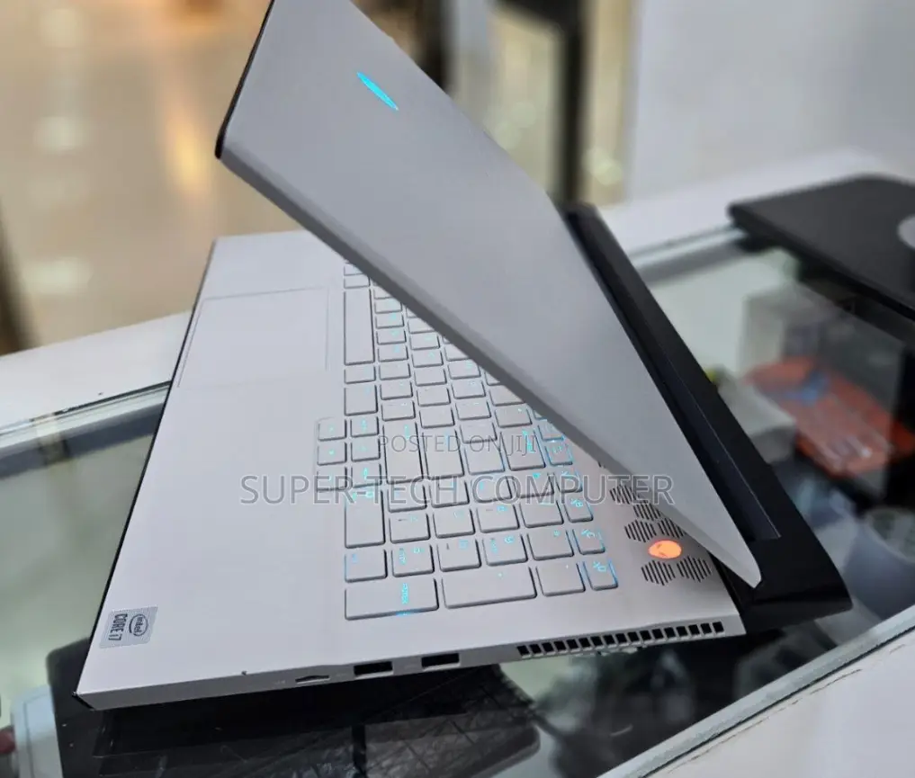 New Laptop Alienware Area-51m 16GB Intel Core I7 SSD 1T