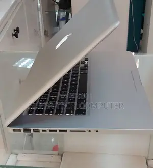 New Laptop Apple MacBook Pro 2011 4GB Intel Core I7 SSD 750GB