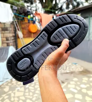 Photo - Skechers Arch Fit