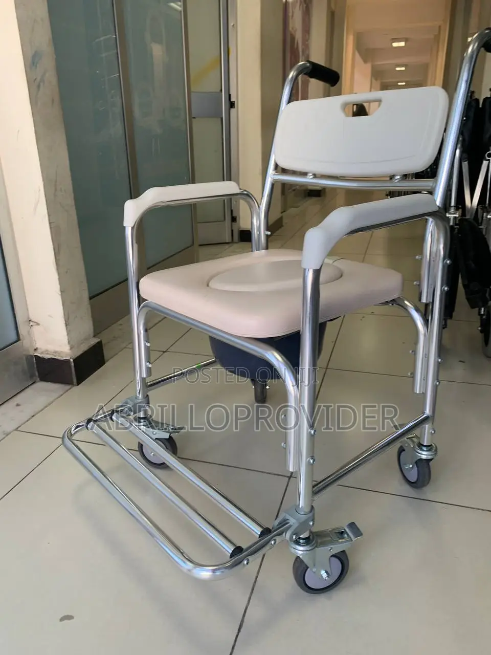 Zimtown Shower Chair/ Bedside Commode / Casters and Padded S