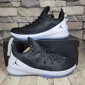 Jordan Mens Ultra Fly 2 Low Fitness Workout Sneakers Black 8