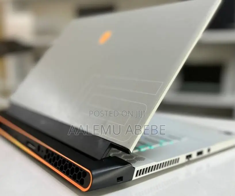 New Laptop Alienware M17x R2 16GB Intel Core I7 SSD 1T